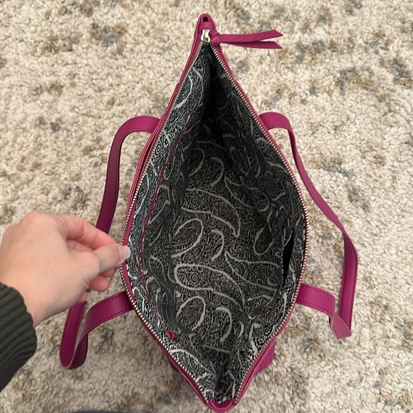 Vera Bradley purse in GUC! - Picture 4 of 8